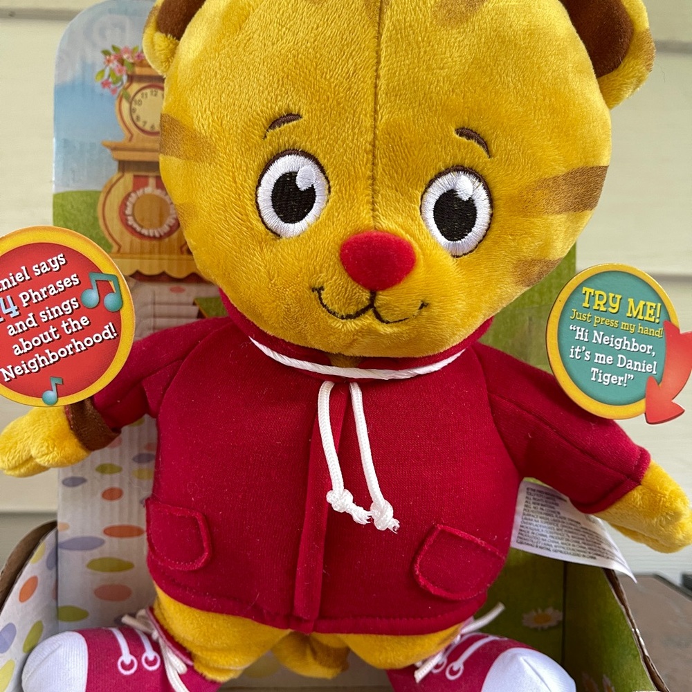 Daniel tiger’s neighbourhood plush talking singing toy